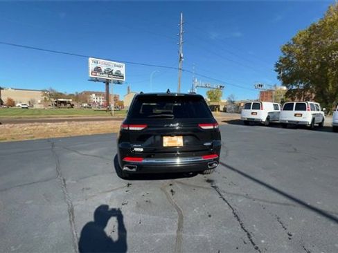 Used 2023 Jeep Grand Cherokee Overland image 7