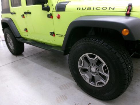 Used 2017 Jeep Wrangler Unlimited Rubicon w/ Cold Weather Group image 10