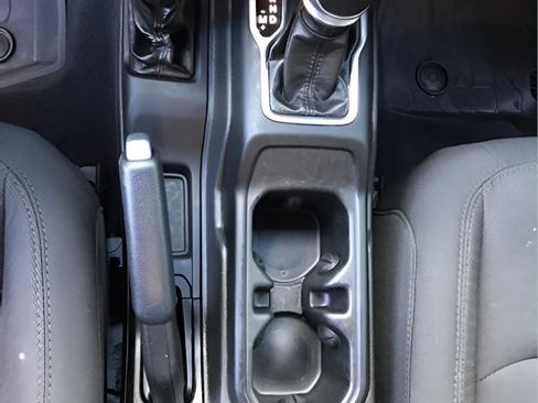 Used 2022 Jeep Gladiator Sport AWD/4WD image 17