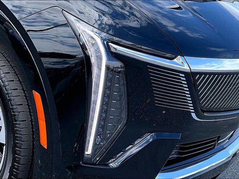 Certified 2025 Cadillac Escalade IQ Luxury 2 w/ LPO, Premium Carpet Package AWD/4WD image 32