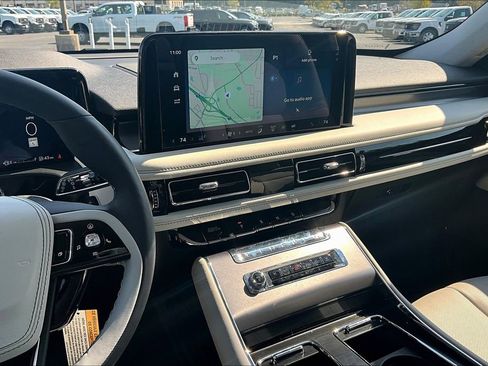 New 2025 Lincoln Aviator AWD w/ Equipment Group 101A image 7