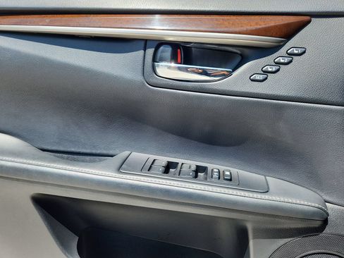 Used 2014 Lexus ES 350 w/ Premium Package FWD image 9