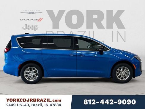 New 2027 Chrysler Pacifica Select w/ Family Tech Group FWD image 6