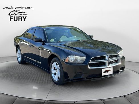 Used 2014 Dodge Charger SE RWD image 1