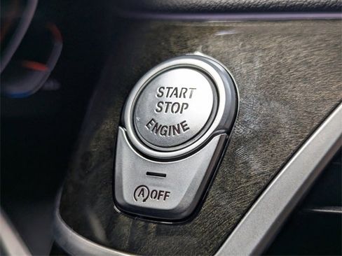 Used 2022 BMW 740i image 25