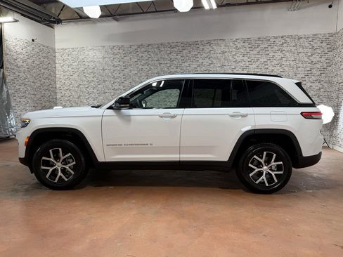 Used 2025 Jeep Grand Cherokee Limited image 5