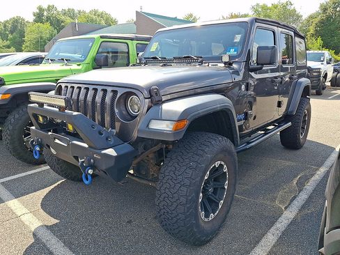 Used 2018 Jeep Wrangler Unlimited Sport S AWD/4WD image 2