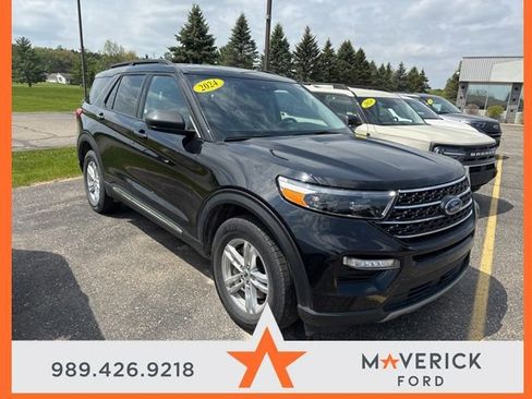 Used 2024 Ford Explorer XLT w/ Equipment Group 202A AWD/4WD image 2