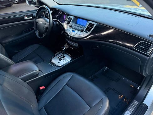 Used 2013 Hyundai Genesis 3.8 RWD image 20