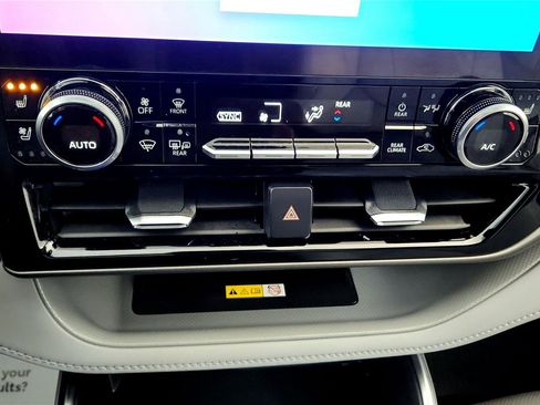 Used 2023 Toyota Highlander Limited image 44