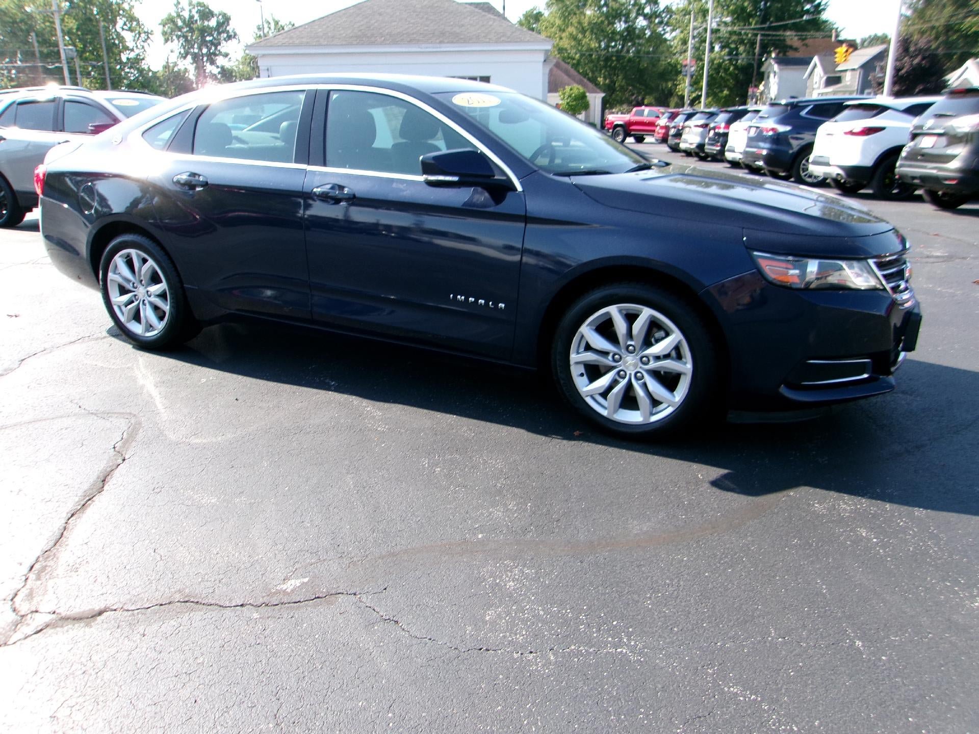 Used 2017 Chevrolet Impala LT w/ Convenience Package FWD image 4