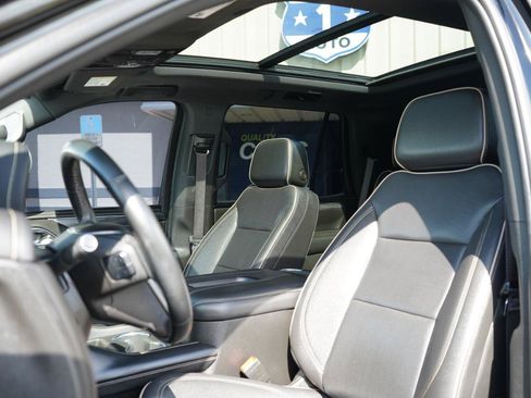 Used 2023 GMC Yukon SLT w/ SLT Premium Package AWD/4WD image 17