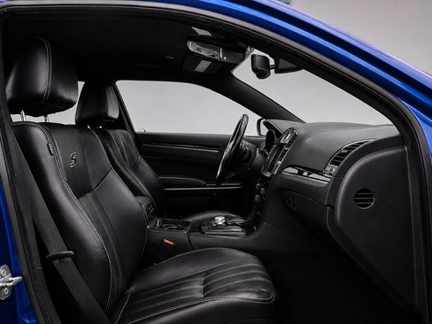 Used 2019 Chrysler 300 S RWD image 21