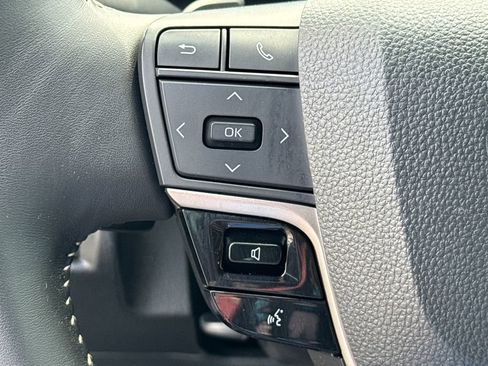 Used 2025 Toyota Camry SE image 24