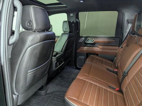 Used 2024 GMC Sierra 2500 Denali Ultimate w/ Snow Plow Prep/Camper Package image 17