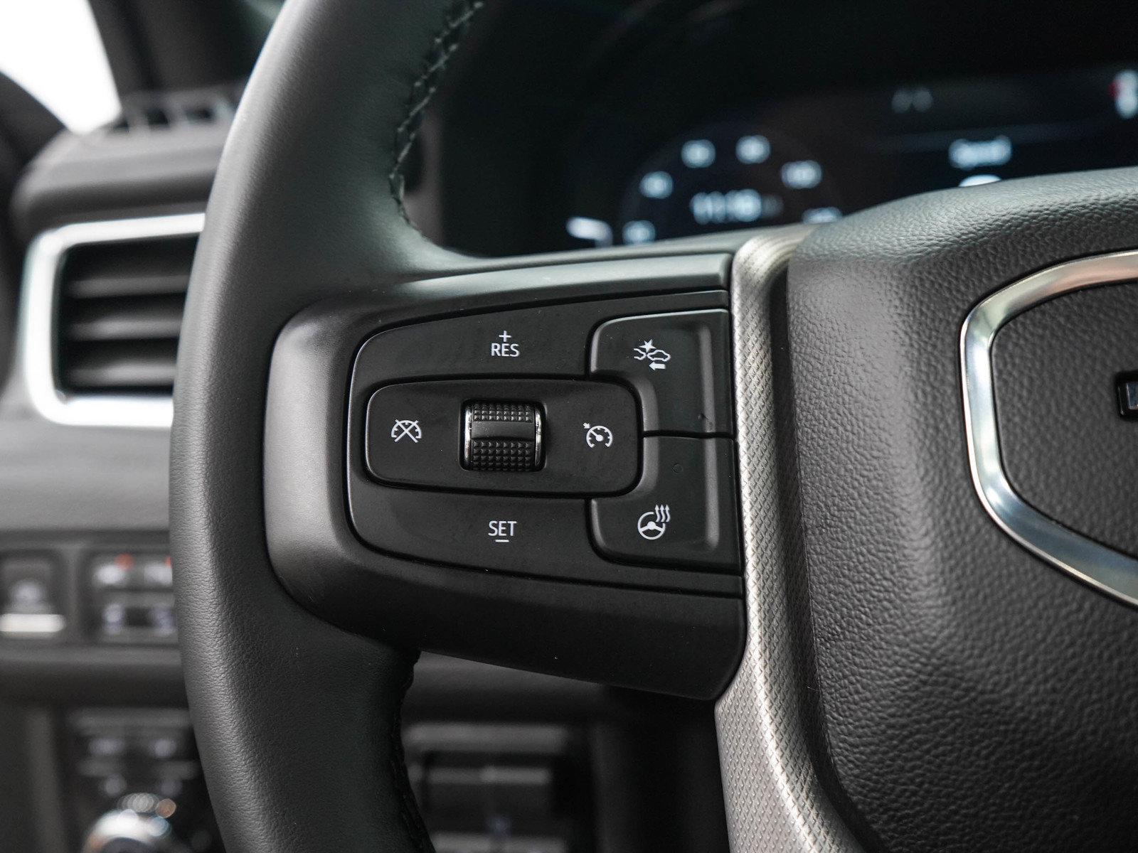 Used 2023 GMC Yukon XL Denali AWD/4WD image 29
