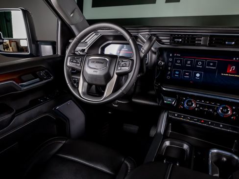 Used 2024 GMC Sierra 3500 Denali w/ Denali Reserve Package AWD/4WD image 7