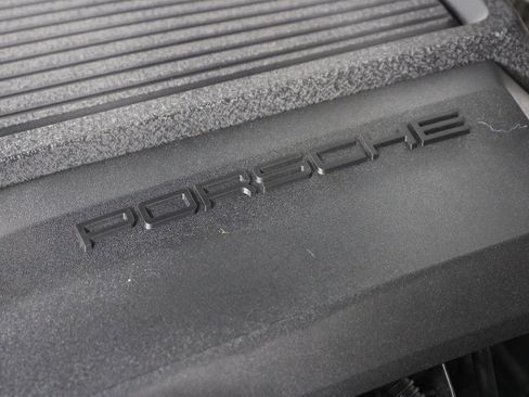 Certified 2024 Porsche Macan image 27