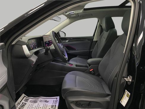 Certified 2026 Volkswagen Tiguan SE AWD/4WD image 26
