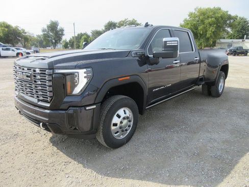 New 2026 GMC Sierra 3500 Denali Ultimate AWD/4WD image 10