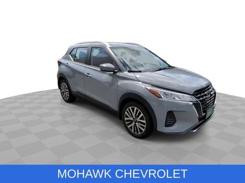 Used 2023 Nissan Kicks SV FWD image 2