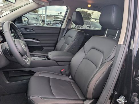 New 2025 Nissan Pathfinder SL image 19