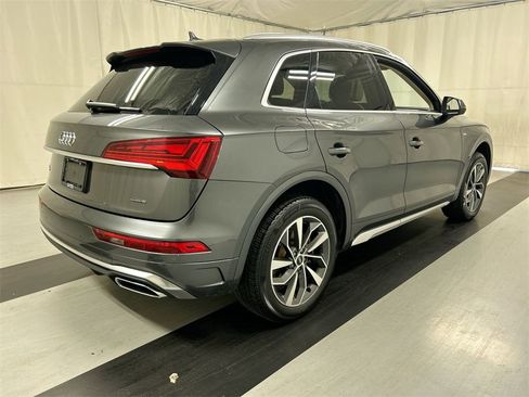 Used 2022 Audi Q5 2.0T Premium w/ Convenience Package image 2