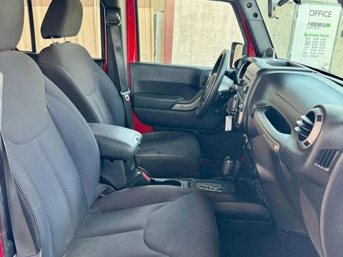 Used 2014 Jeep Wrangler Unlimited Sport w/ Trailer Tow Group image 10