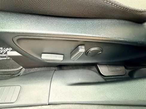 Used 2022 Ford Escape SE w/ SE Sport Appearance Package image 17