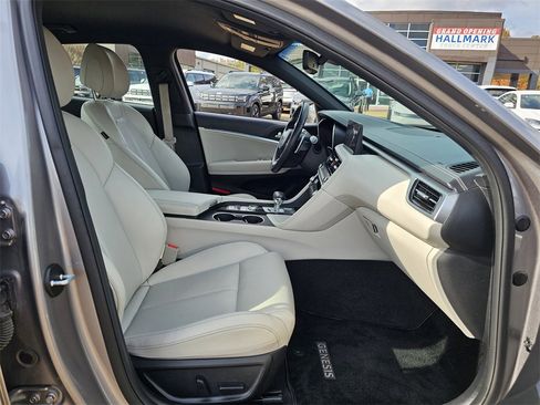 Used 2024 Genesis G70 2.5T image 27
