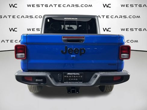 Used 2023 Jeep Gladiator Sport image 3