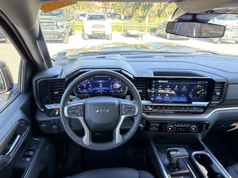 Used 2025 Chevrolet Silverado 1500 LT Trail Boss w/ LT Trail Boss Premium Package image 13