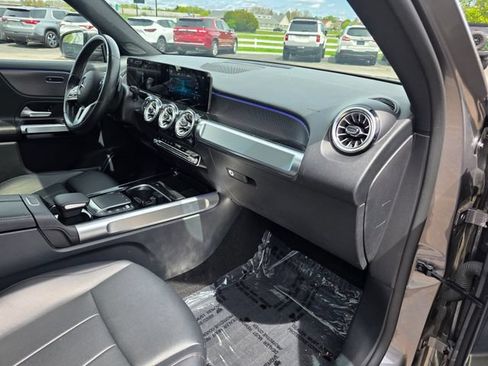 Used 2022 Mercedes-Benz GLB 250 4MATIC image 9