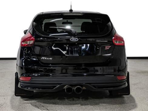 Used 2017 Ford Focus ST FWD image 7