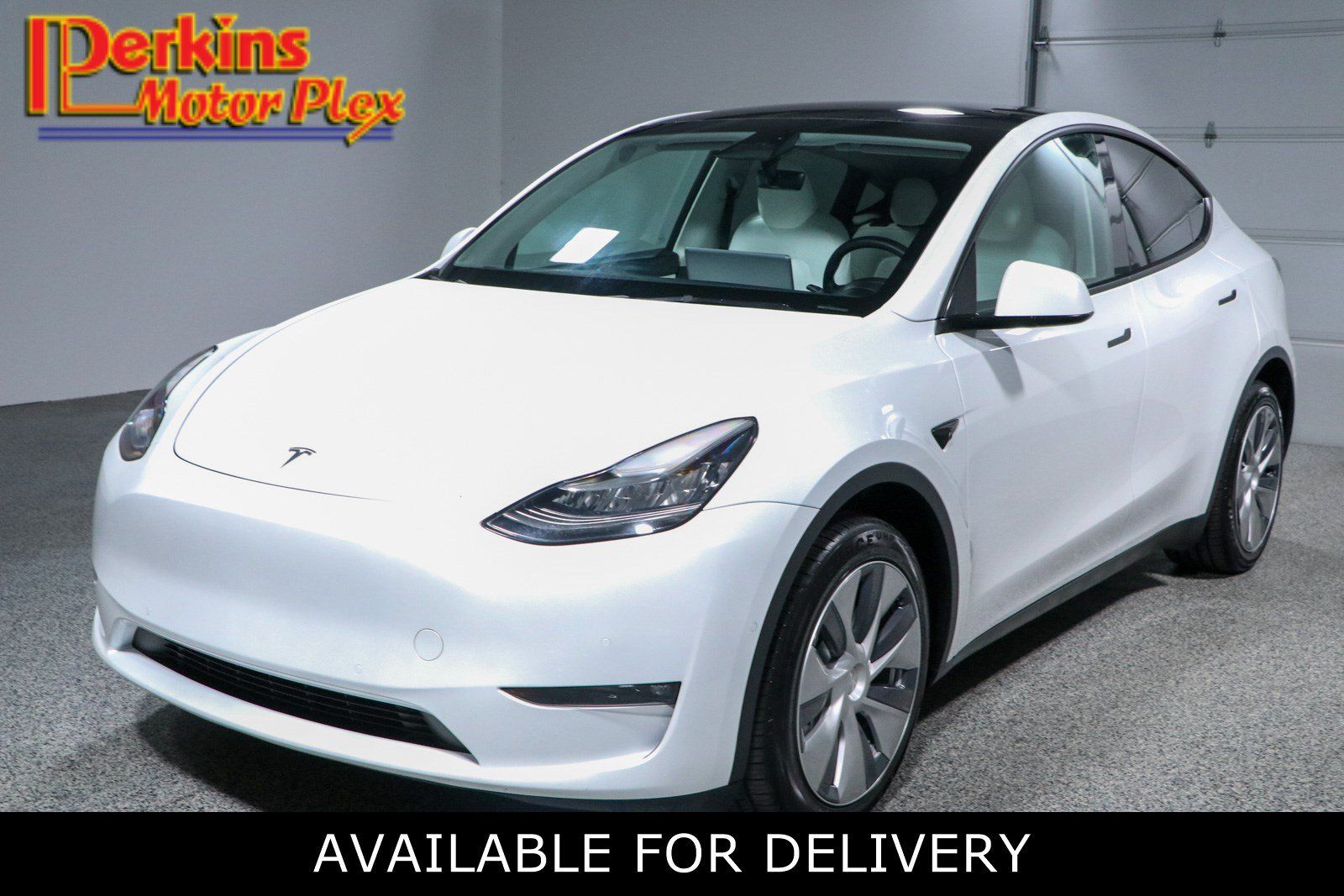 Used 2022 Tesla Model Y Long Range AWD/4WD image 1