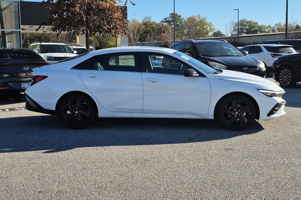 New 2026 Hyundai Elantra SEL Sport FWD image 4