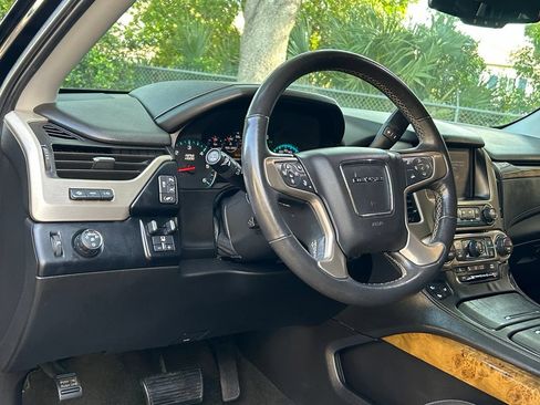 Used 2017 GMC Yukon Denali RWD image 31