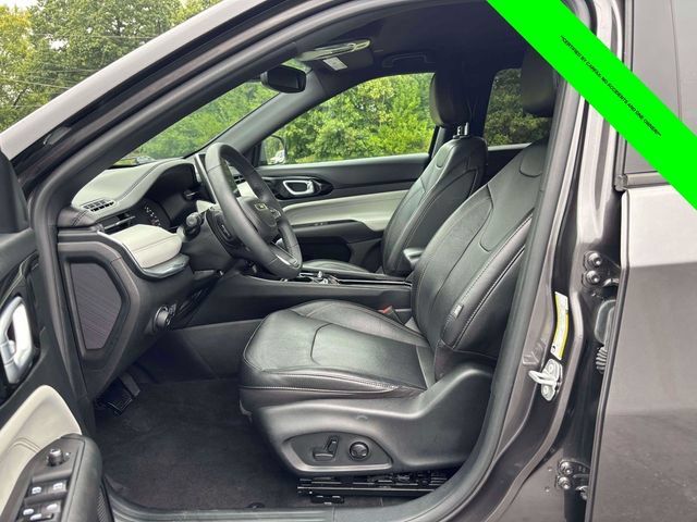 Used 2023 Jeep Compass Limited AWD/4WD image 3