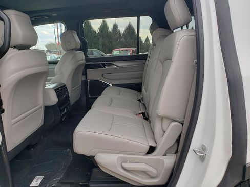 New 2026 Jeep Grand Wagoneer 4WD image 12