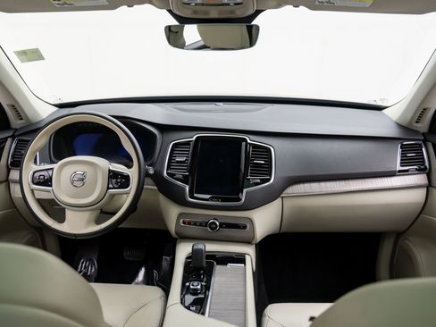 Used 2023 Volvo XC90 B6 Plus w/ Protection Package Premier image 13