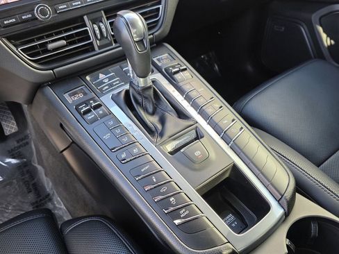 Used 2020 Porsche Macan S image 25