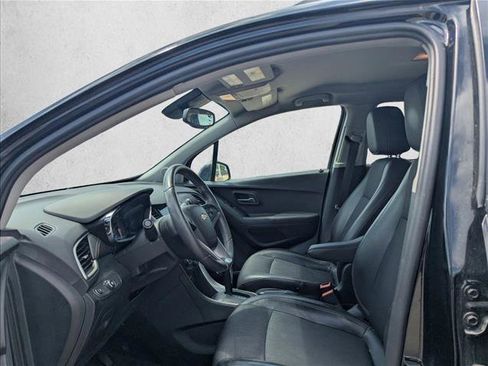 Used 2018 Chevrolet Trax LT w/ Redline Edition AWD/4WD image 11
