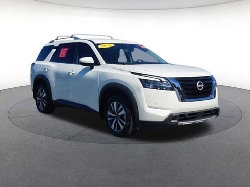 Certified 2024 Nissan Pathfinder SL image 7