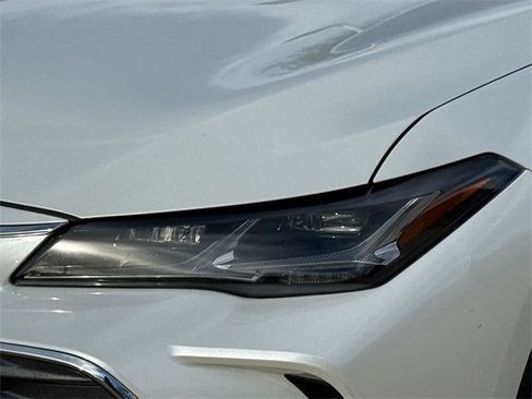 Used 2019 Toyota Avalon Limited image 4