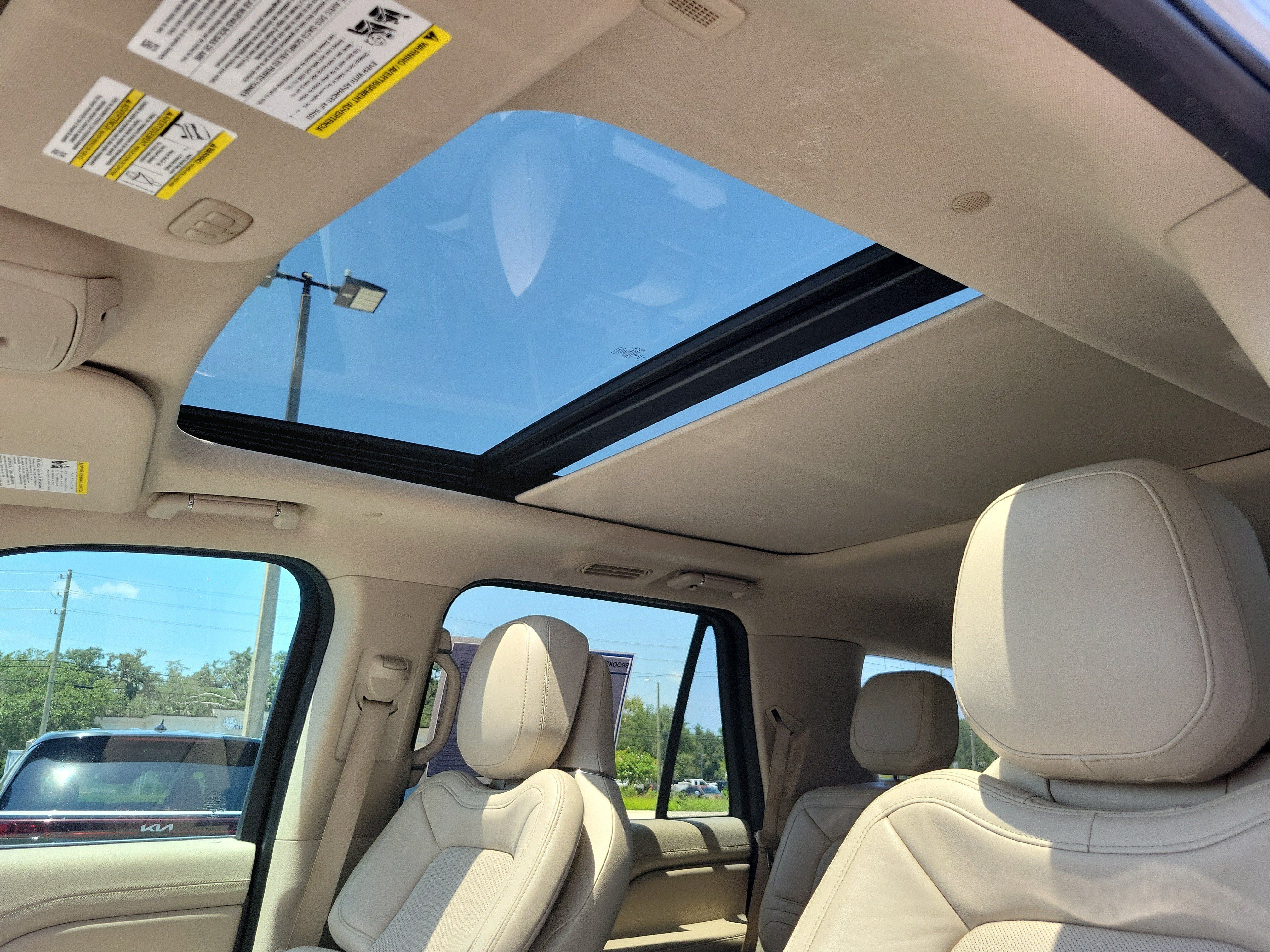 Used 2021 Lincoln Navigator Reserve w/ Luxury Package AWD/4WD image 8