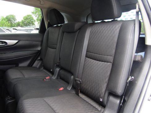 Used 2019 Nissan Rogue S AWD/4WD image 19