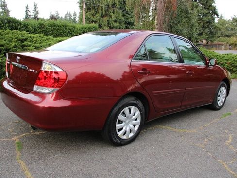 Used 2005 Toyota Camry LE image 3
