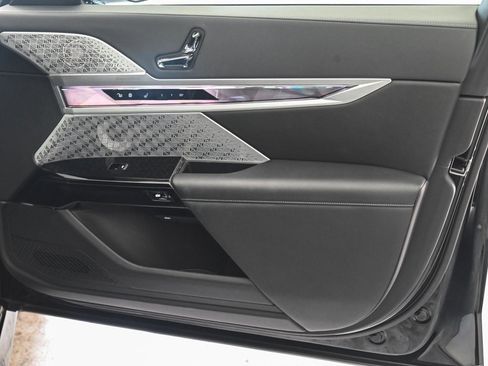 Used 2023 BMW i7 xDrive60 w/ Executive Package 2 image 11