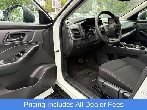 Used 2025 Nissan Rogue S AWD/4WD image 16