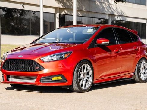 Used 2018 Ford Focus ST w/ Equipment Group 401A image 9
